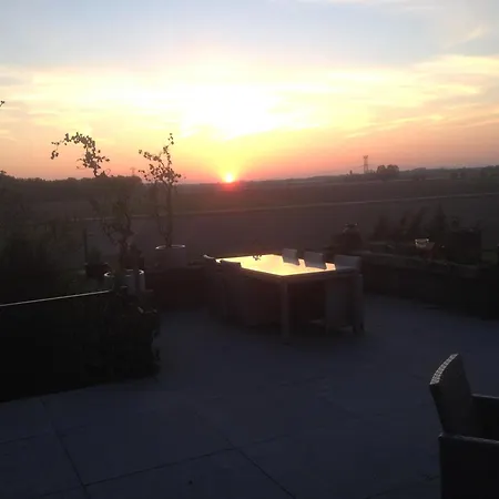 Op De Brabantse Wal Bed & Breakfast